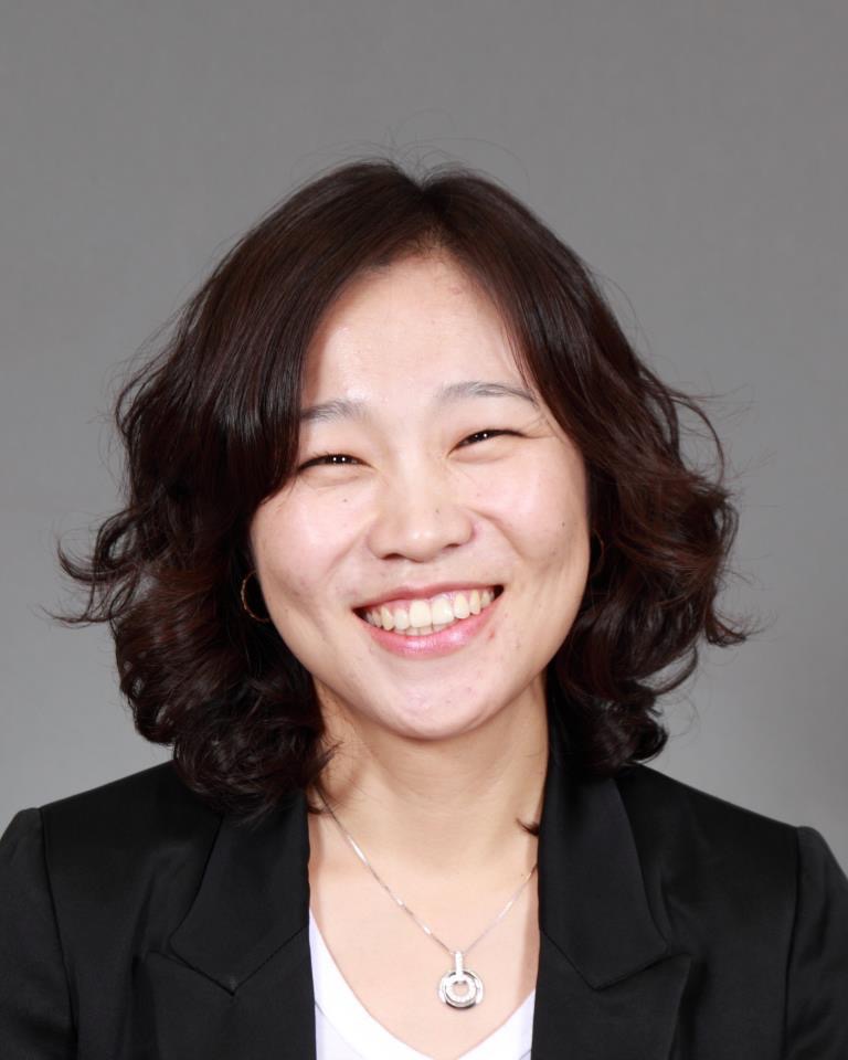 Julie Choi, Field Sales Associate