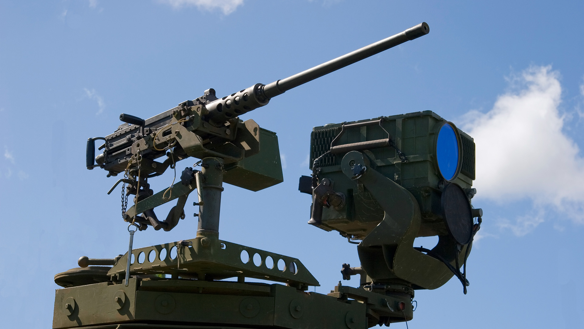 Ideal cable solution for optronic systems using data/video protocols