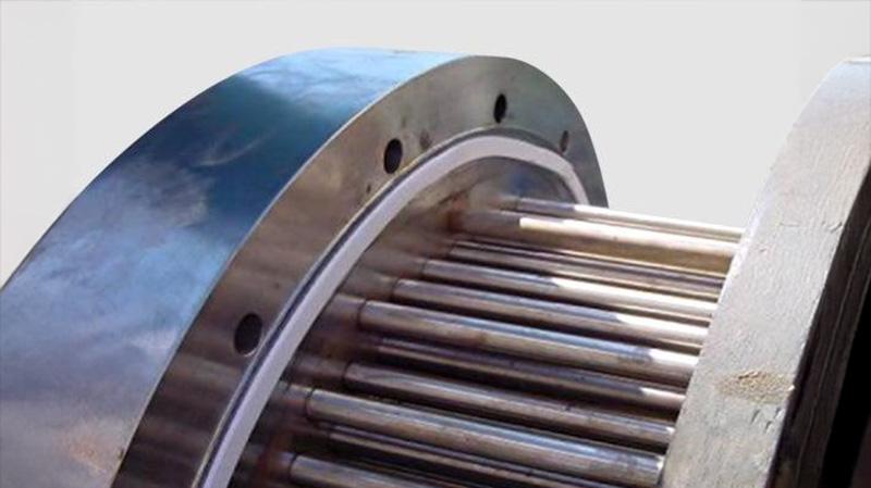 GORE Gasket Tape Series 500 excels at maintaining seal integrity on large steel flanges, even when exposed to high temperatures or thermal cycling.