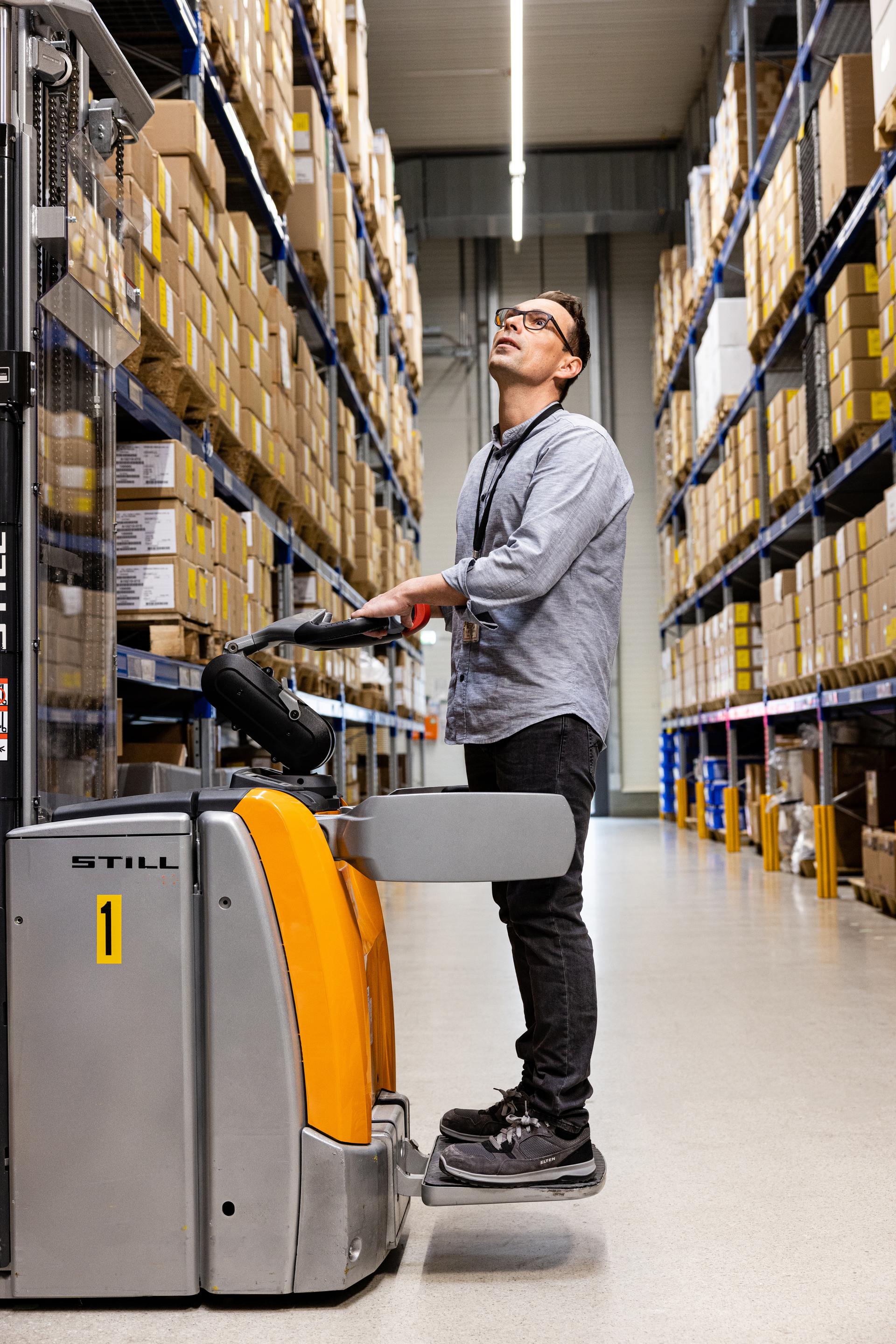 gore associate riding warehouse lift